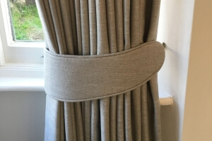 tie-back-curtains